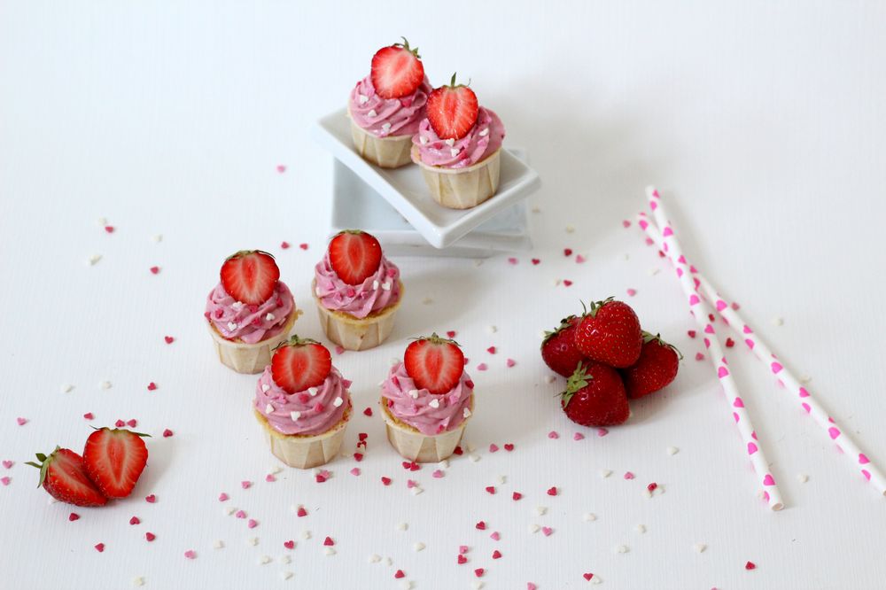 Mini Cupcakes med Jordgubbs- och Hallonfrosting