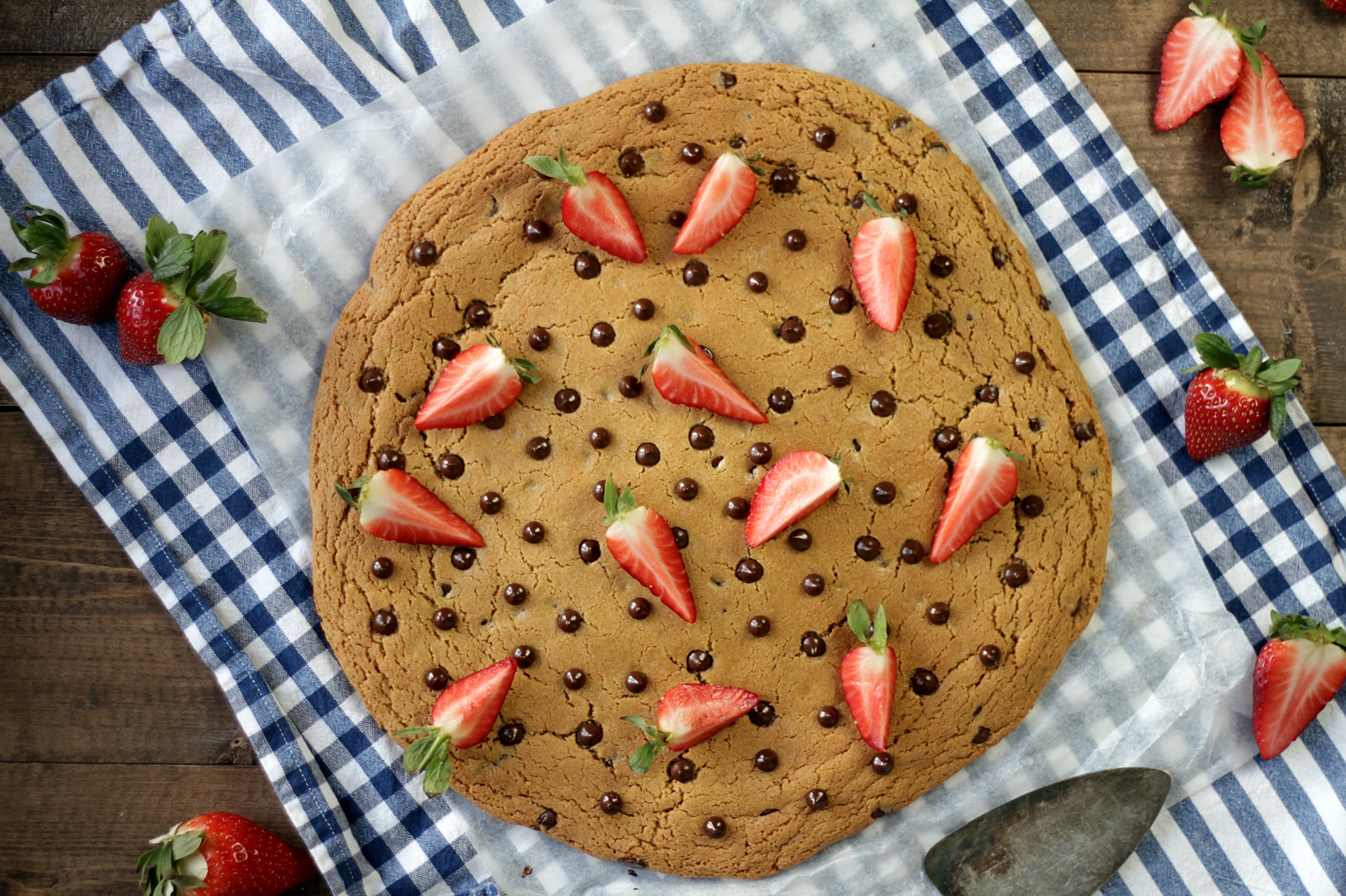 CHOCOLATE CHIP COOKIE- PIZZA